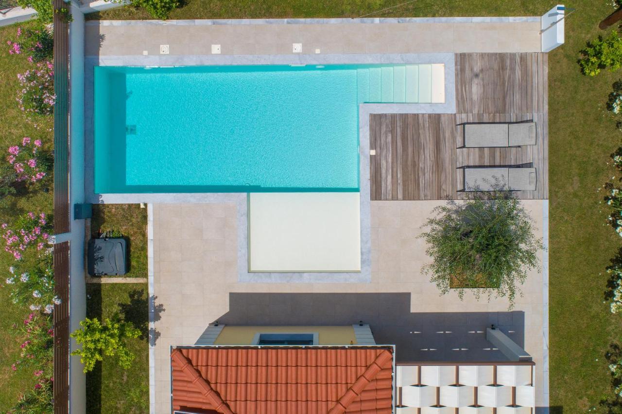 Perithia Suites Eksteriør bilde
